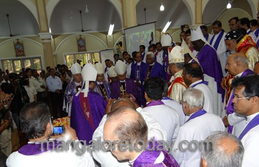 Bishop-Amrose-Funeral02